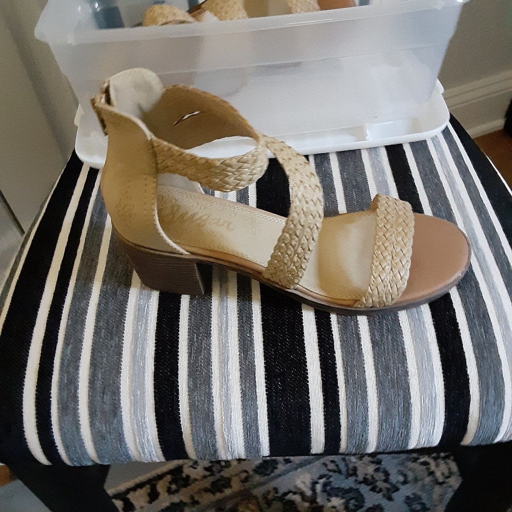 Sandals - Picture 3 of 4